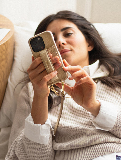iPhone Hülle mit Strap - Champagne Gold